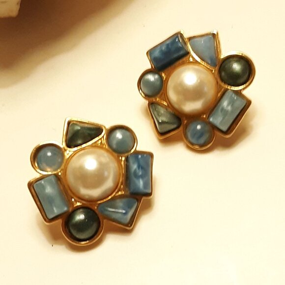 Vintage Avon Clip Back Earrings Gold Blue Rhinestone Pearl Cabochon - Picture 1 of 6